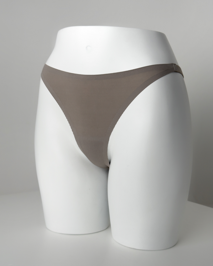 Panty Hilo LOVE  invisible sin costuras, tanga.